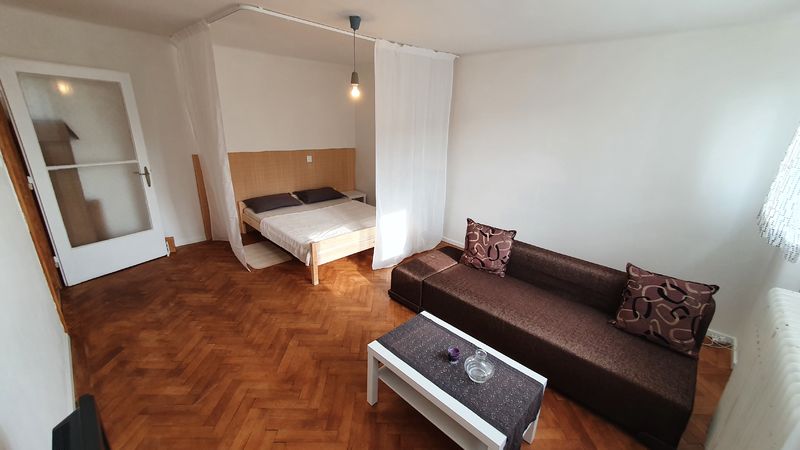 PRENAJATÉ 1-izbový byt, Banská Bystrica, Skuteckého, 31 m2 | cena na vyžiadanie | foto