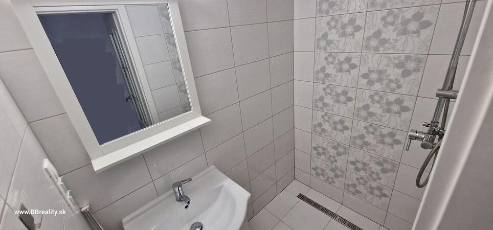 PREDANÉ 2-izbový byt, Banská Bystrica, Železničiarska, 67 m2 | cena na vyžiadanie | foto