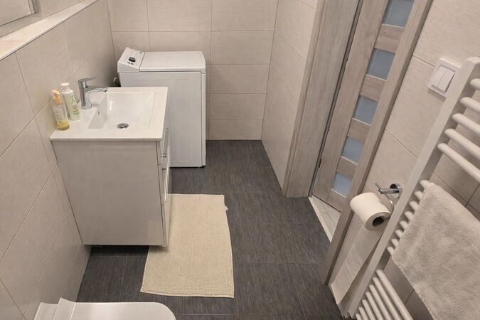 REZERVOVANÉ 1-izbový byt, Banská Bystrica, Skuteckého, 39 m2 | 590 €/mes. plus elektrická energia  | foto