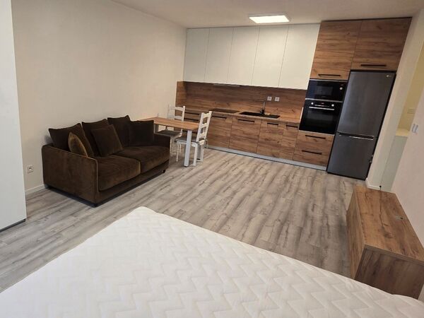 REZERVOVANÉ 1-izbový byt, Banská Bystrica, Skuteckého, 39 m2 | 590 €/mes. plus elektrická energia  | foto