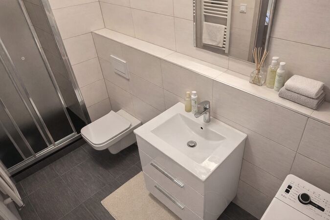 REZERVOVANÉ 1-izbový byt, Banská Bystrica, Skuteckého, 39 m2 | 590 €/mes. plus elektrická energia  | foto