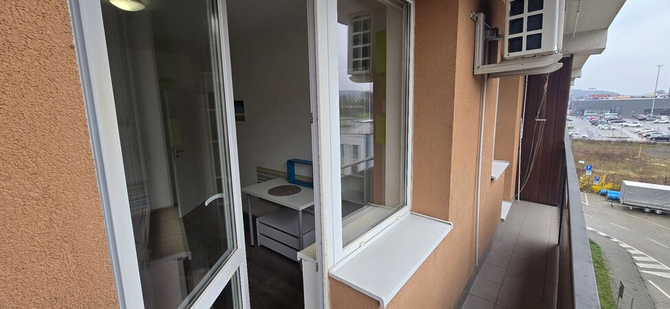 REZERVOVANÉ 2-izbový byt, Banská Bystrica, Zvolenská cesta, 31  m2 | cena na vyžiadanie | foto