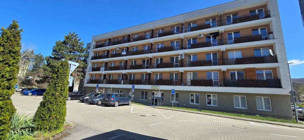 REZERVOVANÉ 2-izbový byt, Banská Bystrica, Zvolenská cesta, 31  m2 | cena na vyžiadanie | foto